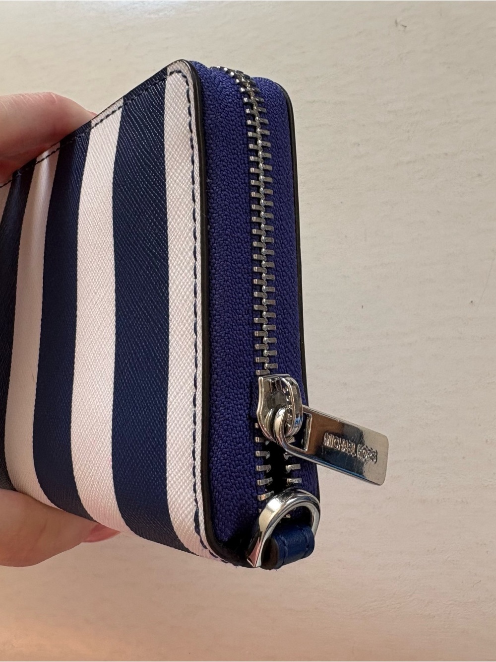 Michael Kors Navy & White Striped Long Zip Wallet EUC - Picture 3 of 11